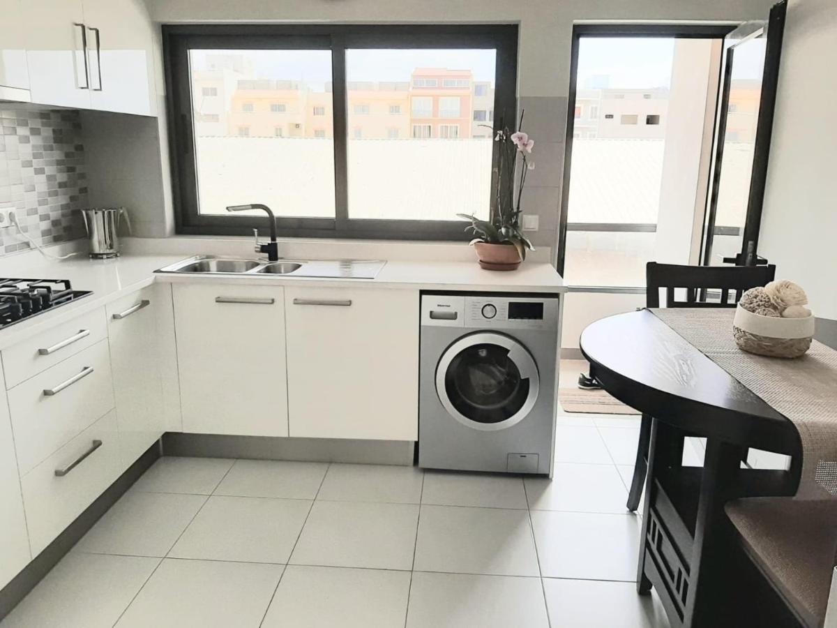 Apartment With Pool In Mindelo Ngoại thất bức ảnh